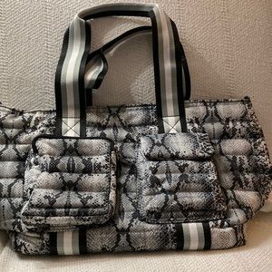 Black/white/grey zippered bag